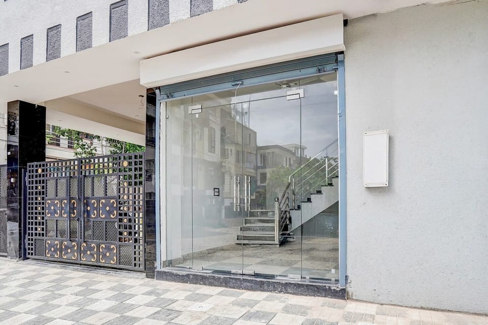 Entrance / Reception