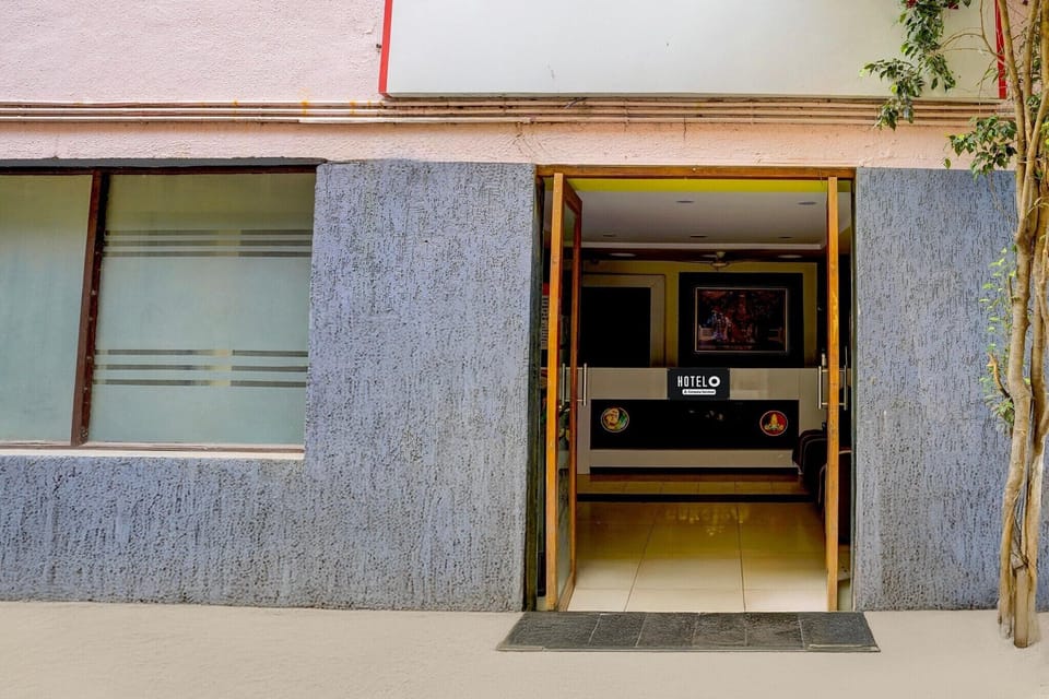 Entrance / Reception