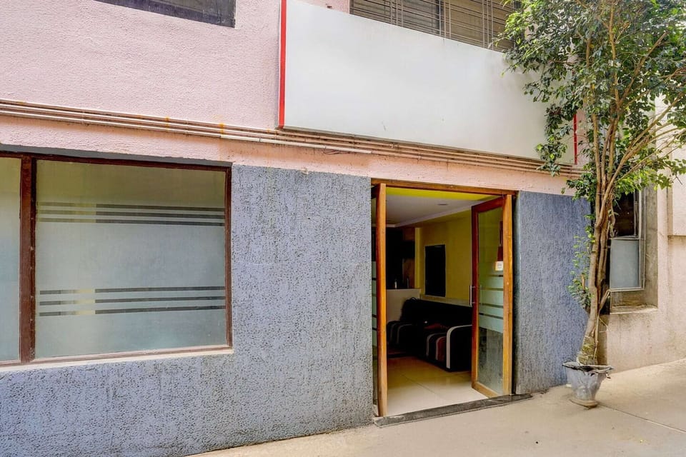 Entrance / Reception