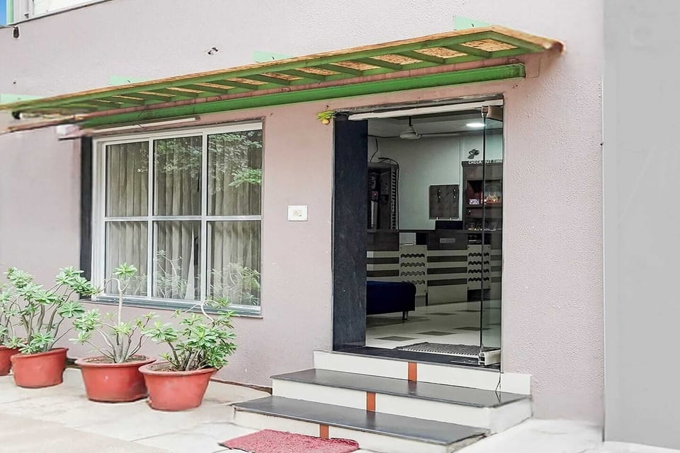 Entrance / Reception