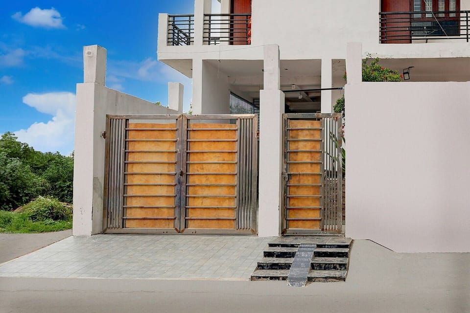Entrance / Reception