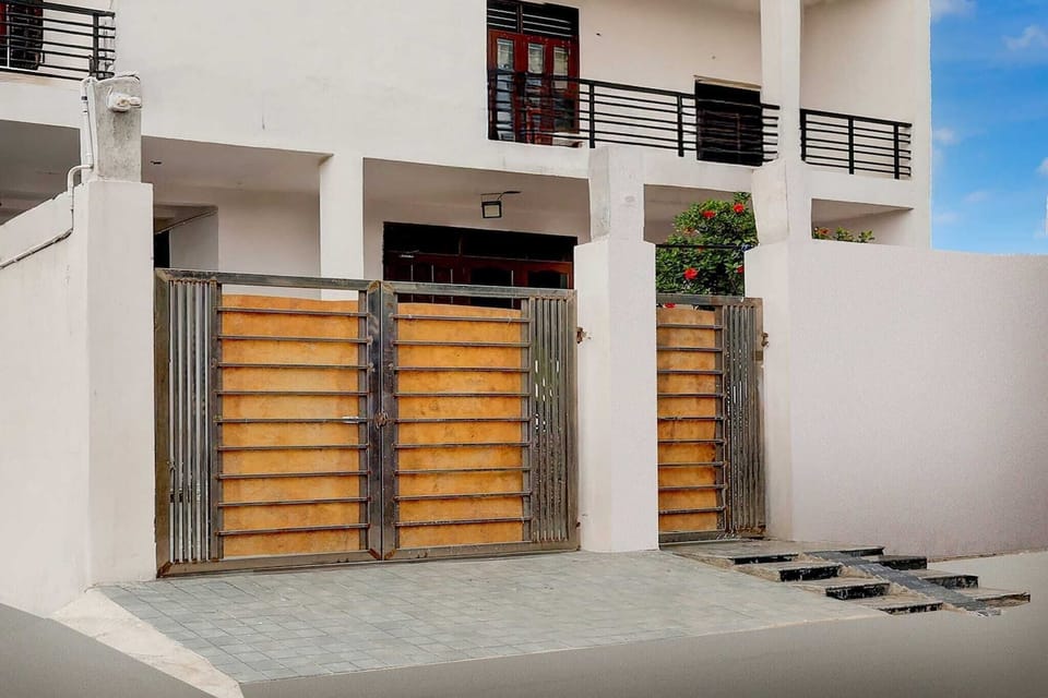 Entrance / Reception