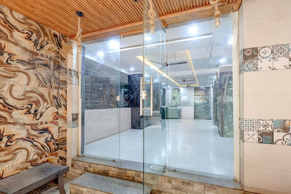Entrance / Reception