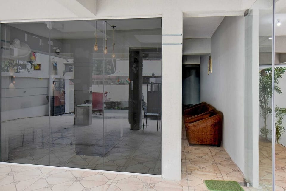 Entrance / Reception