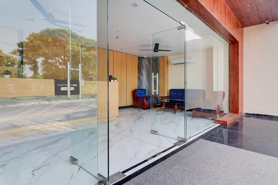 Entrance / Reception