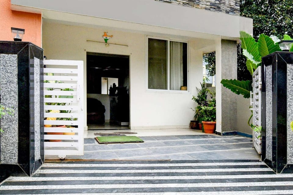 Entrance / Reception