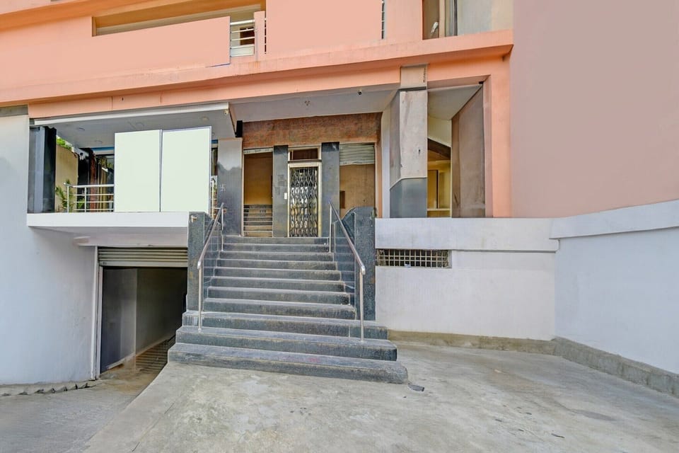 Entrance / Reception