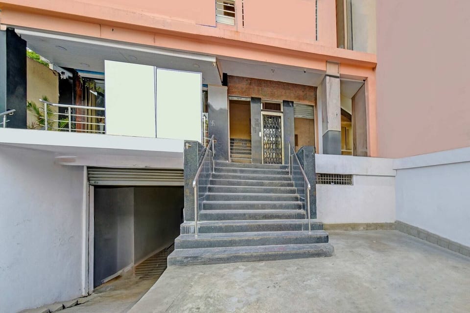 Entrance / Reception