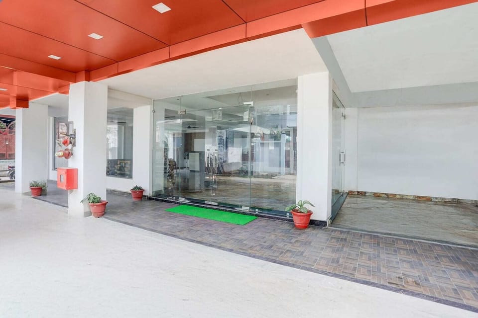 Entrance / Reception