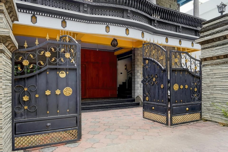 Entrance / Reception