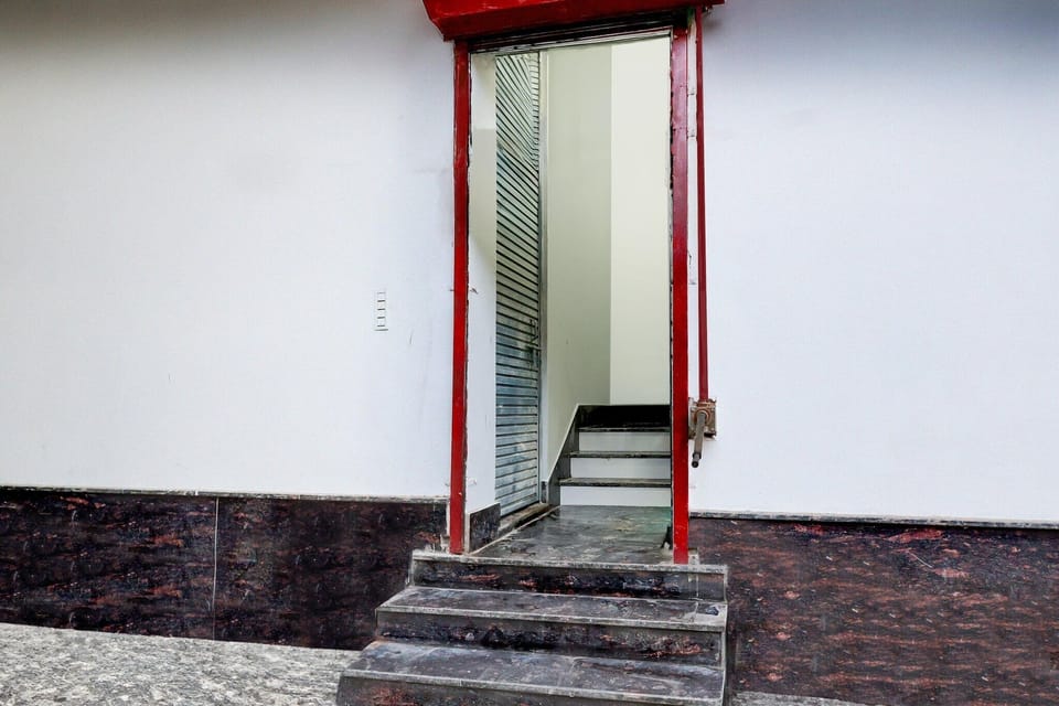 Entrance / Reception