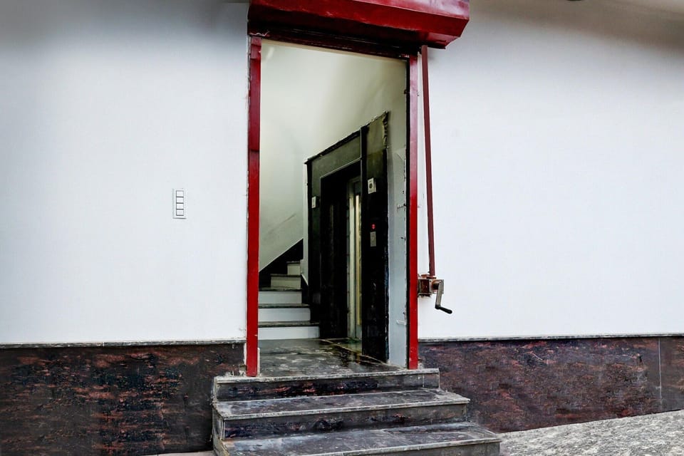 Entrance / Reception