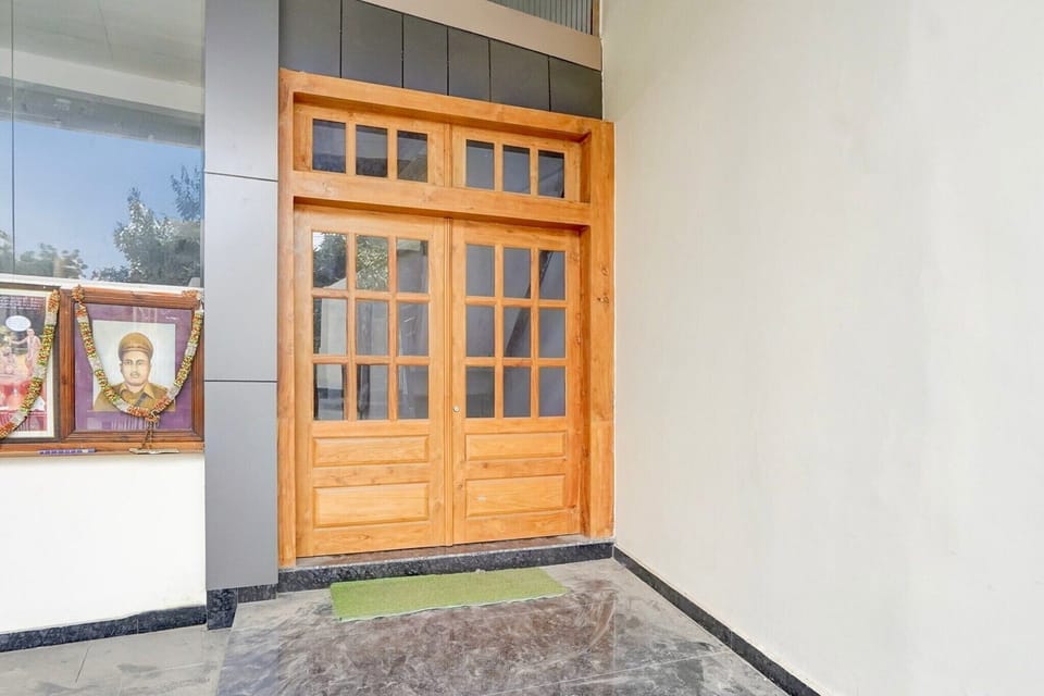 Entrance / Reception
