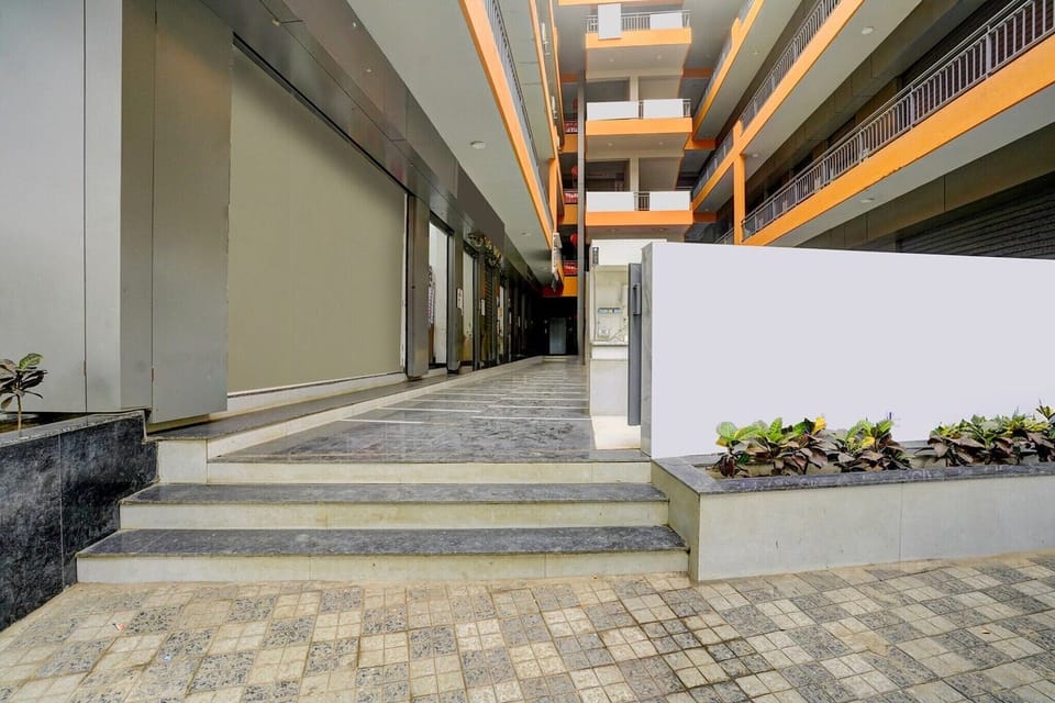 Entrance / Reception