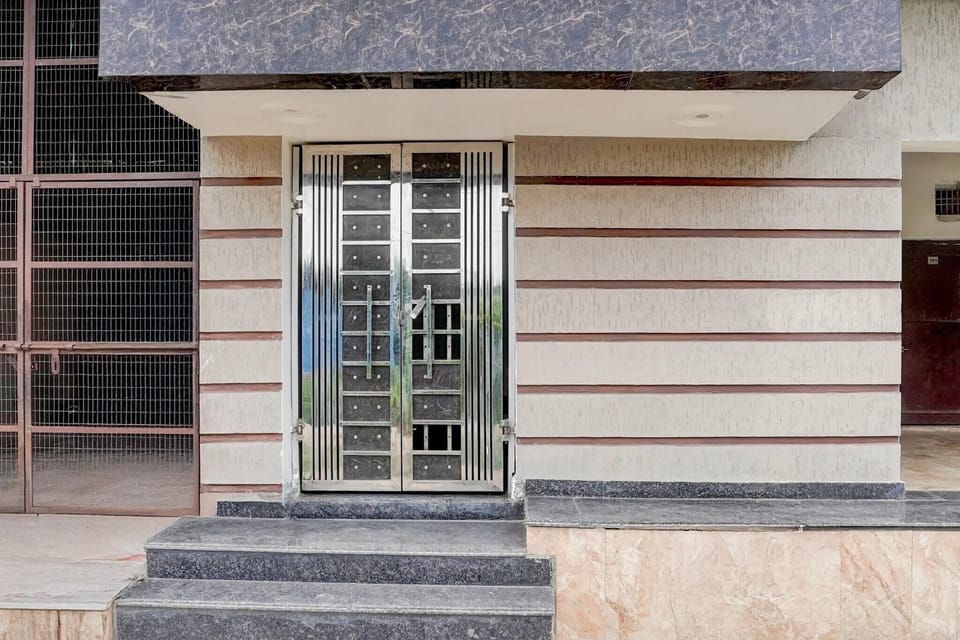 Entrance / Reception