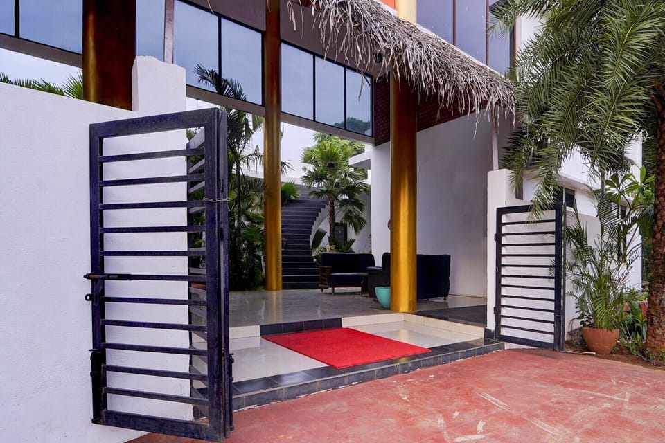 Entrance / Reception