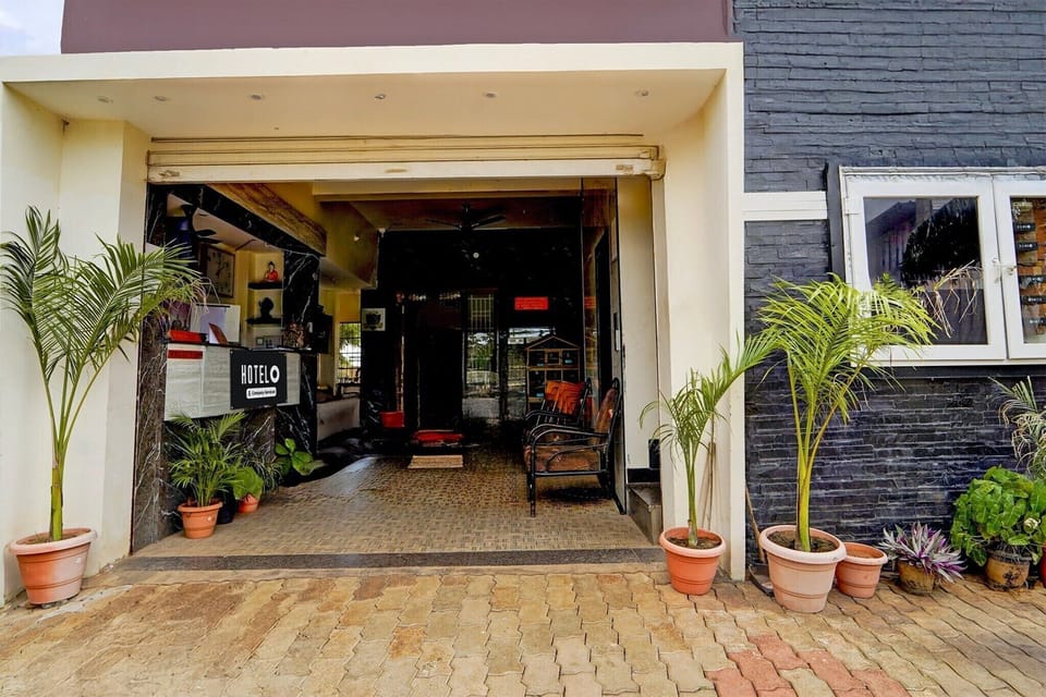 Entrance / Reception