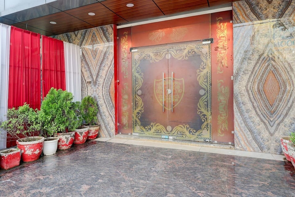 Entrance / Reception