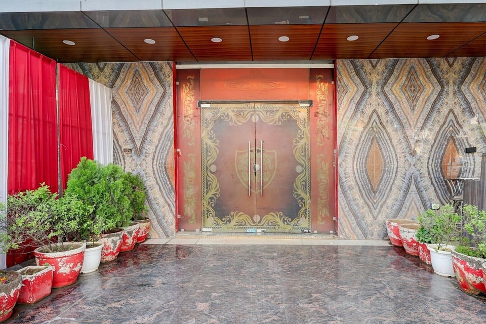 Entrance / Reception