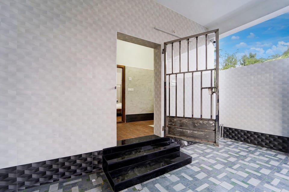 Entrance / Reception