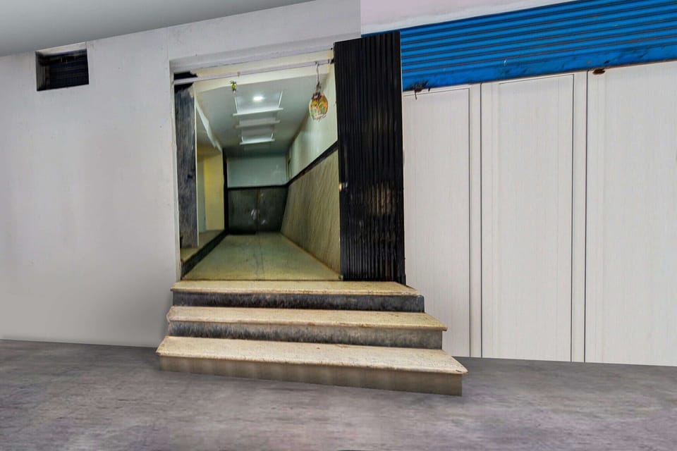 Entrance / Reception