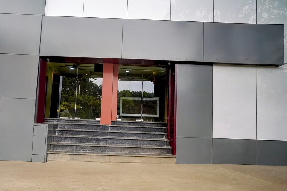 Entrance / Reception