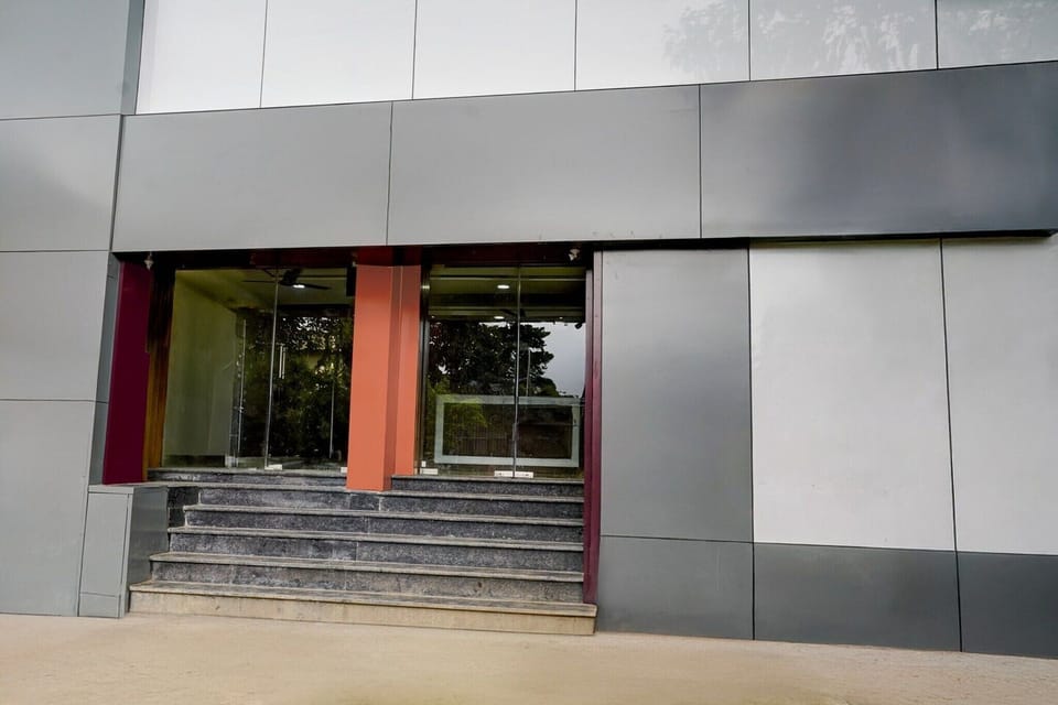 Entrance / Reception