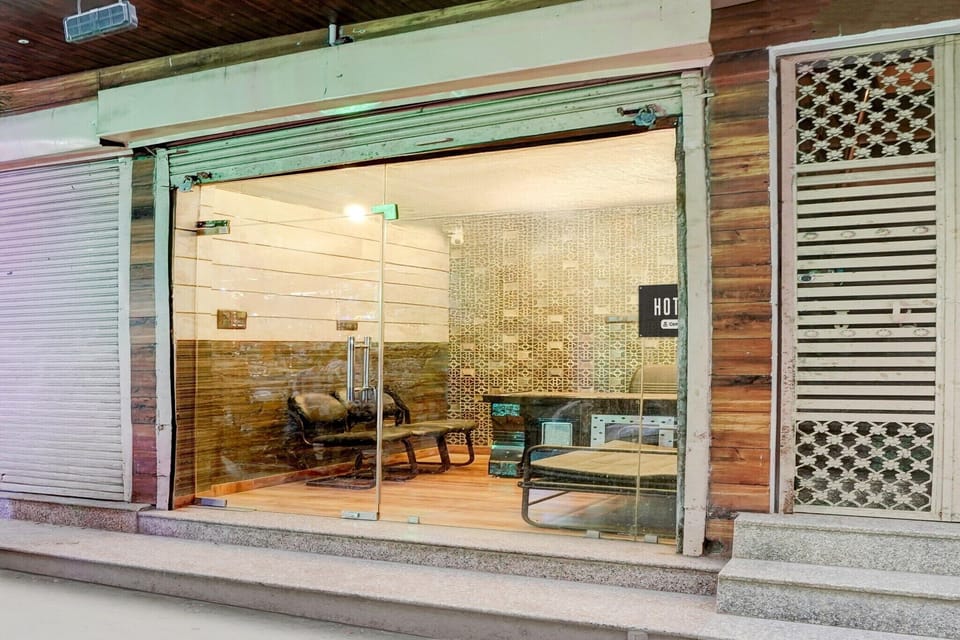 Entrance / Reception