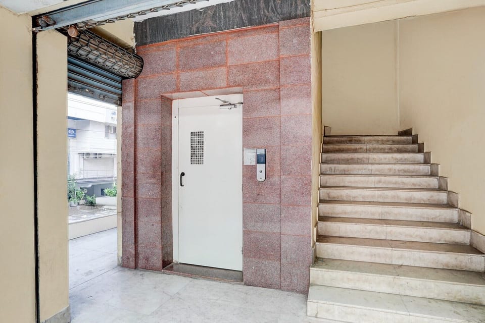 Entrance / Reception