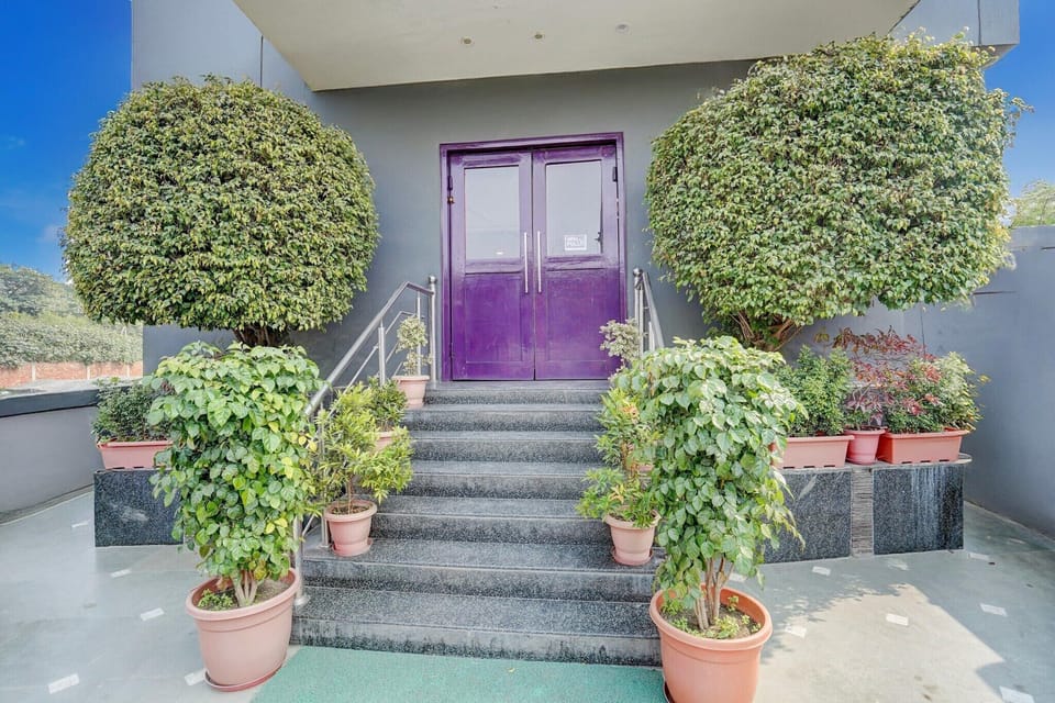 Entrance / Reception