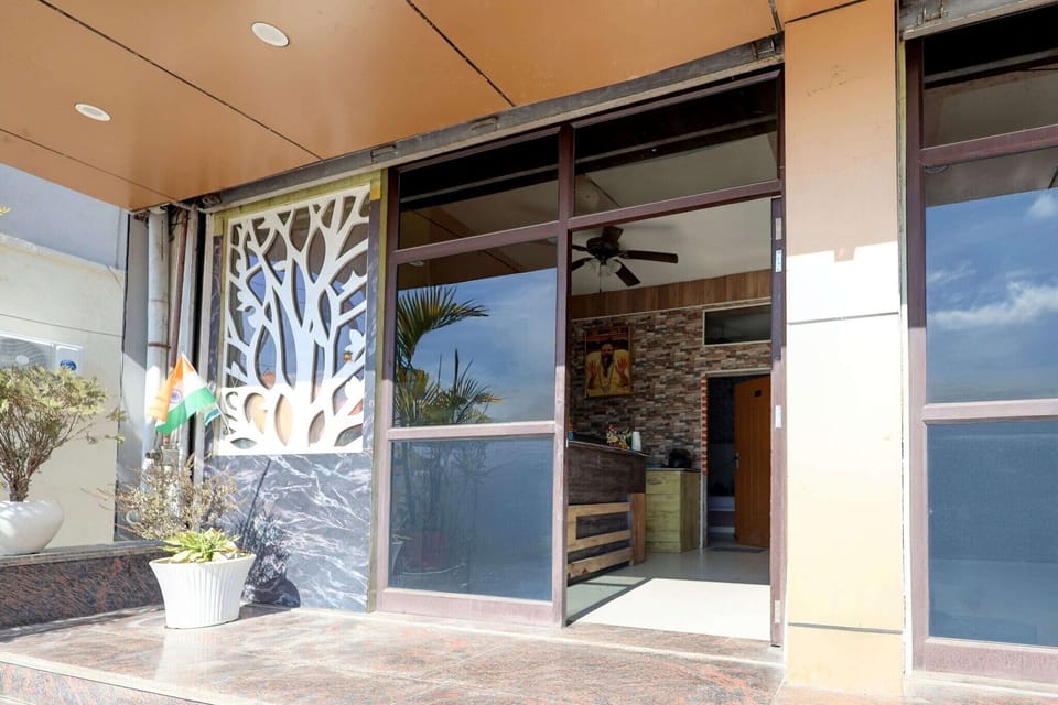 Entrance / Reception