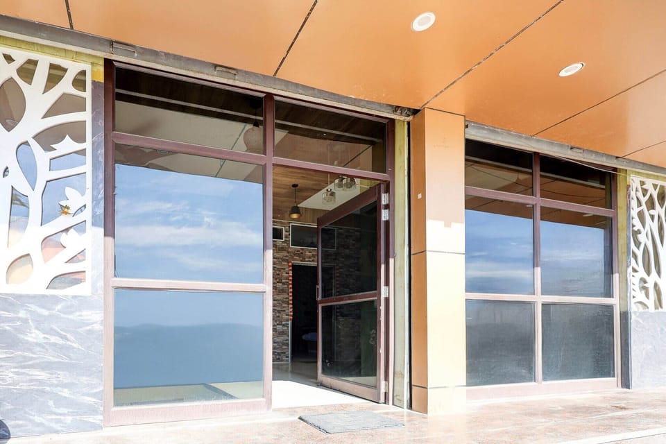 Entrance / Reception