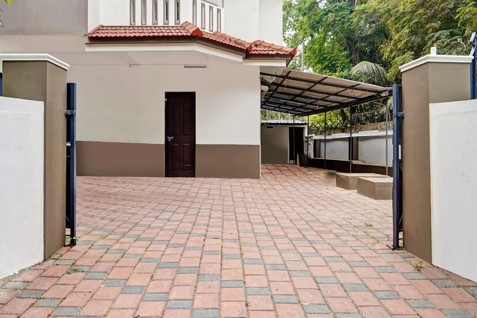 Entrance / Reception