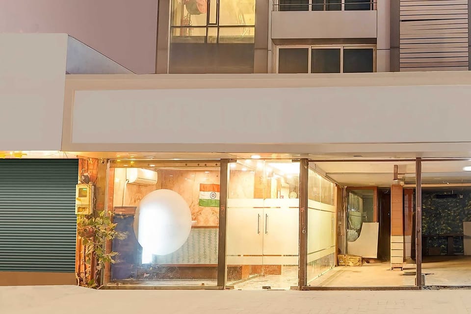 Entrance / Reception