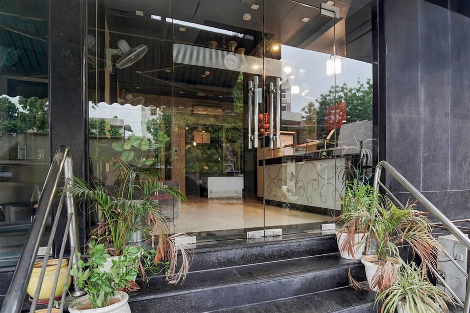 Entrance / Reception