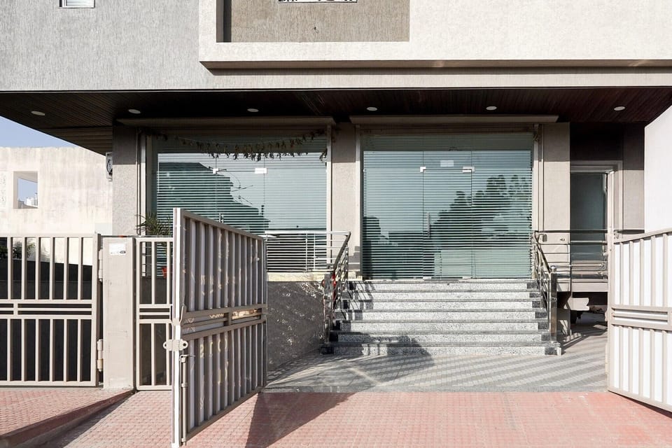 Entrance / Reception