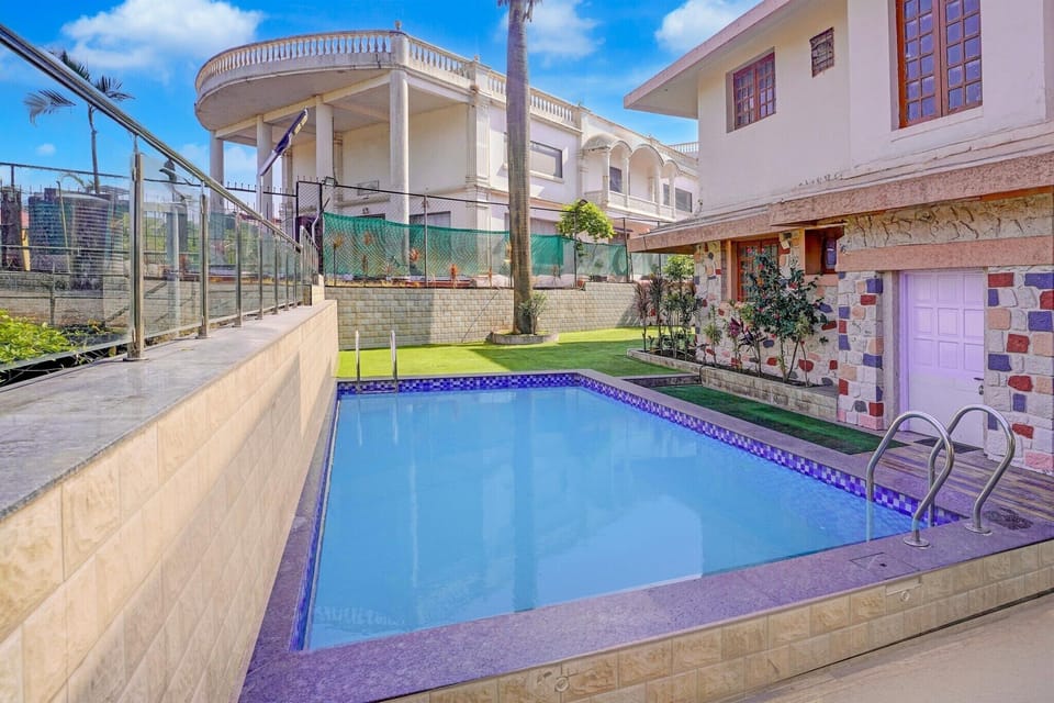 Holiday Home Swimming Pool