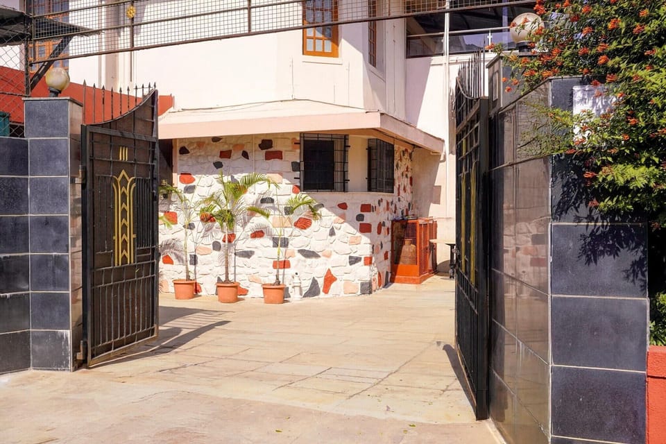 Entrance / Reception