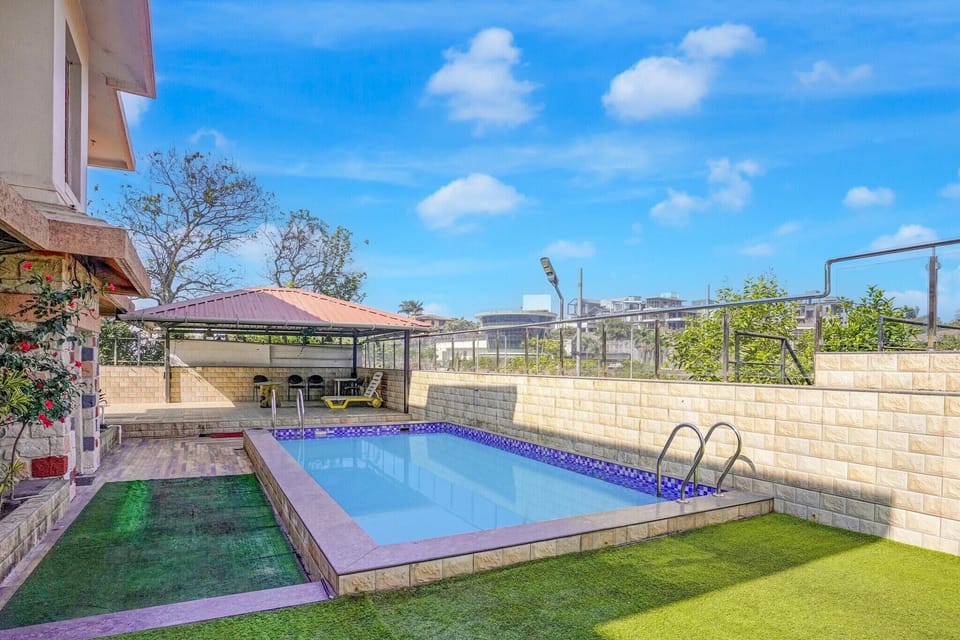 Holiday Home Swimming Pool