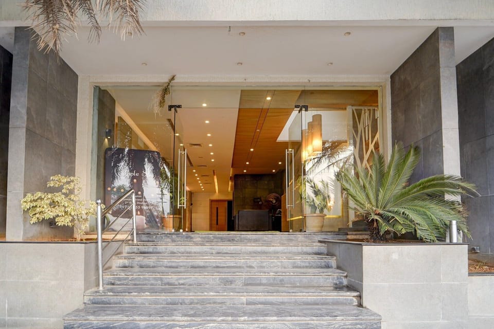 Entrance / Reception