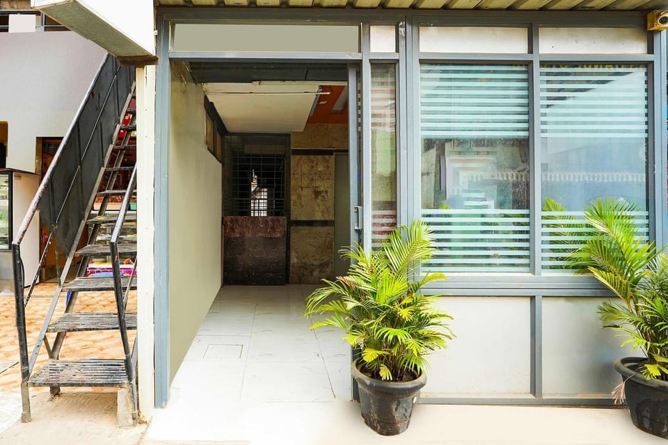 Entrance / Reception
