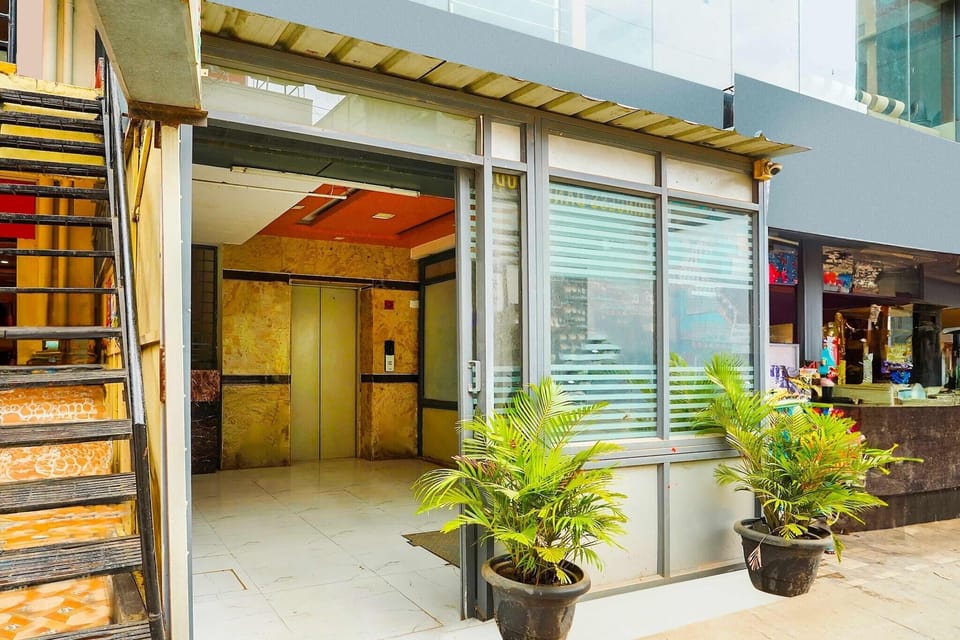 Entrance / Reception