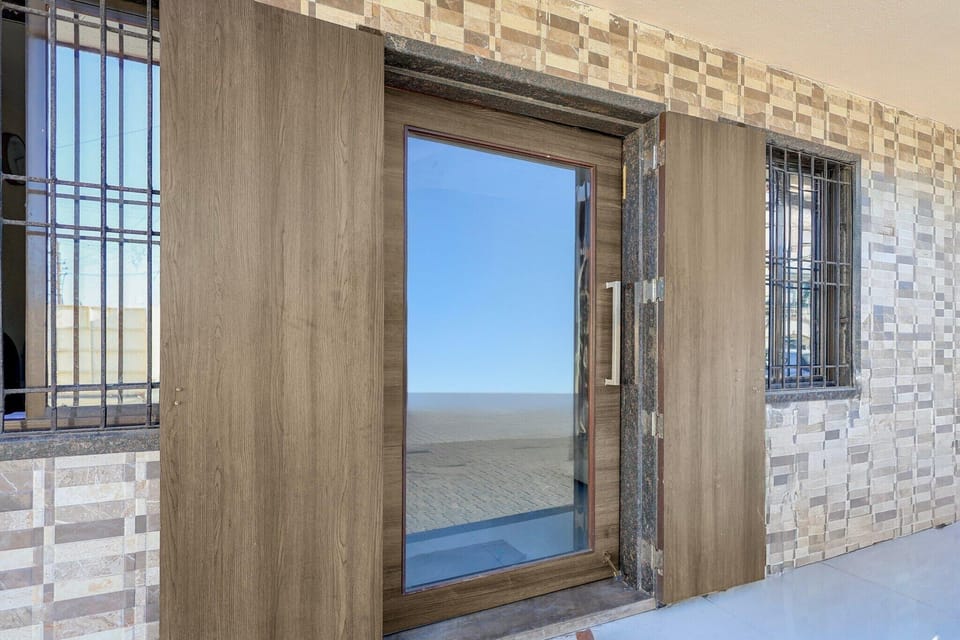 Entrance / Reception