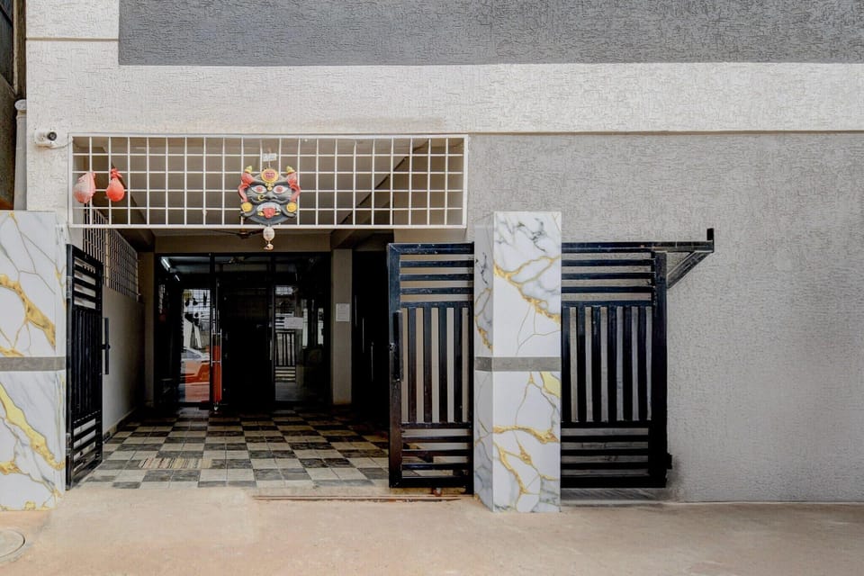 Entrance / Reception