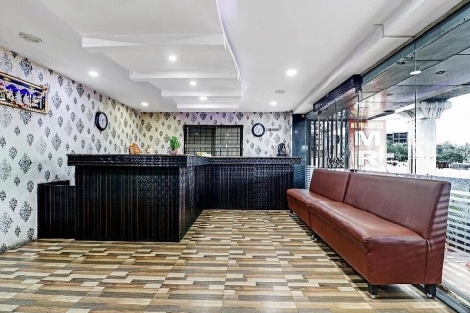 Entrance / Reception