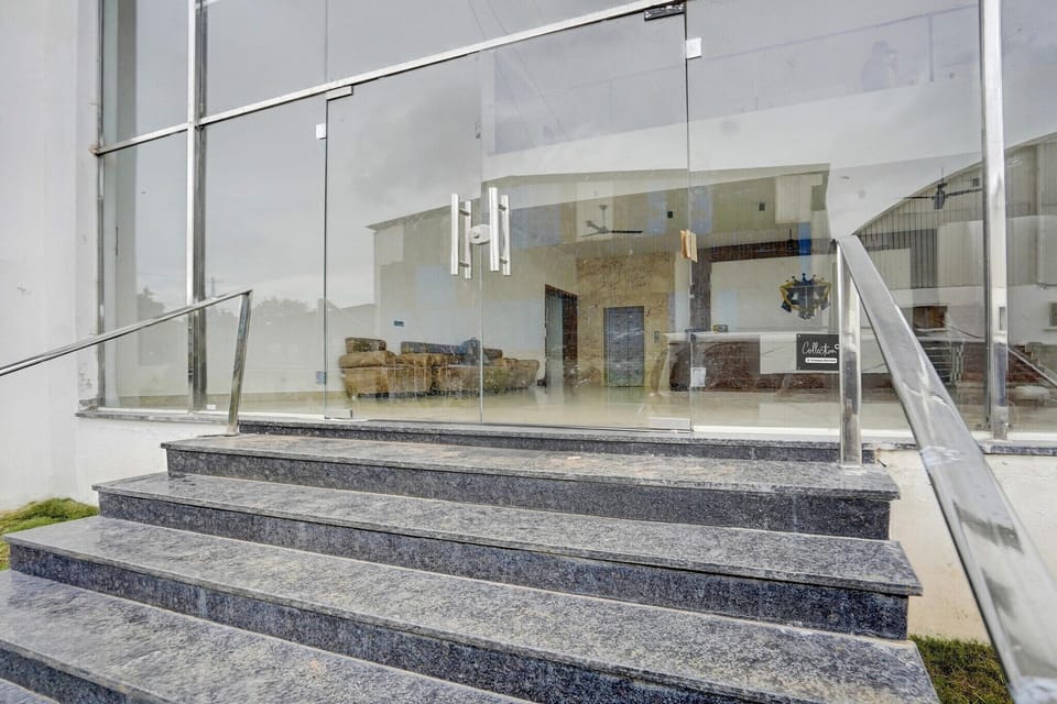 Entrance / Reception