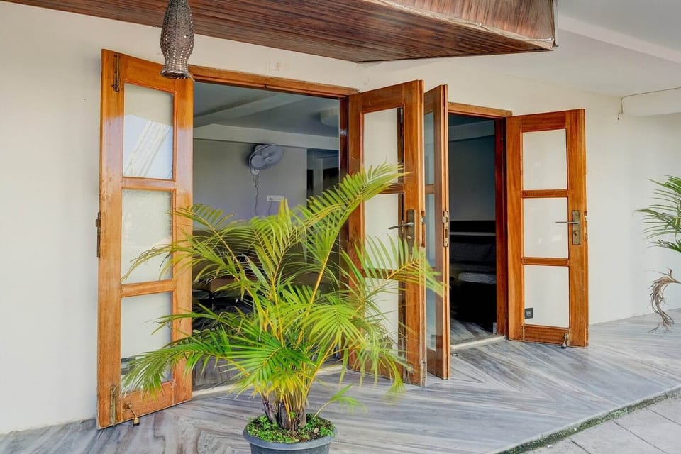 Entrance / Reception