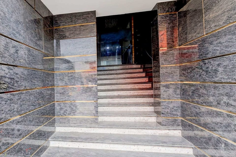 Entrance / Reception