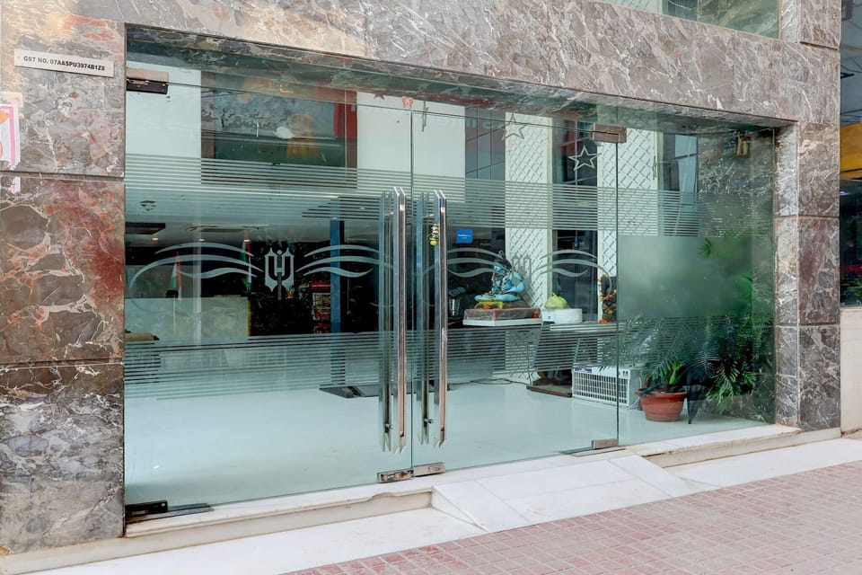Entrance / Reception