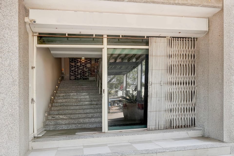 Entrance / Reception